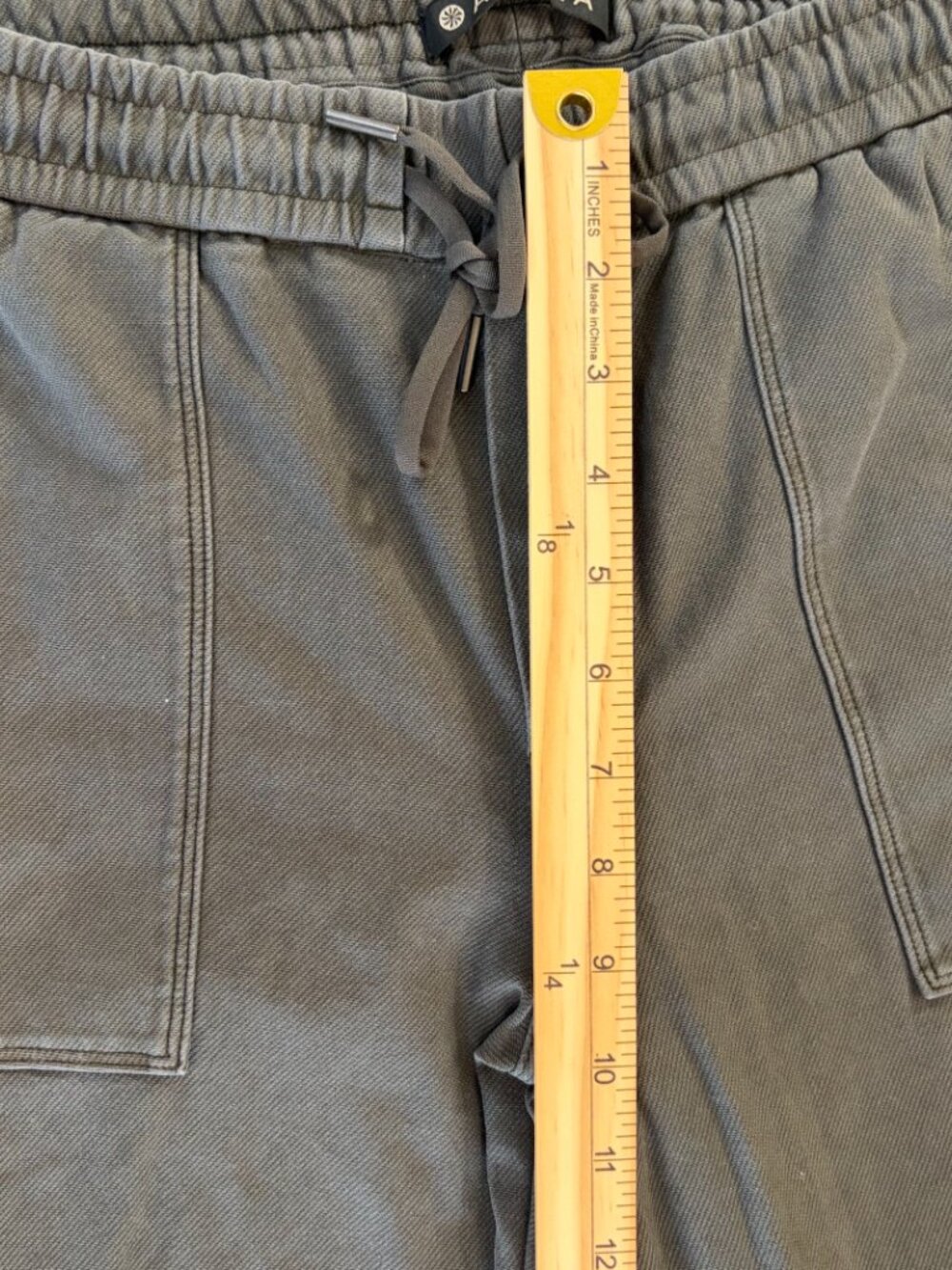 Athleta Women's 10 Gray Jogger Pants Drawstring Elastic Waist Pockets Stretch - Picture 2 of 9